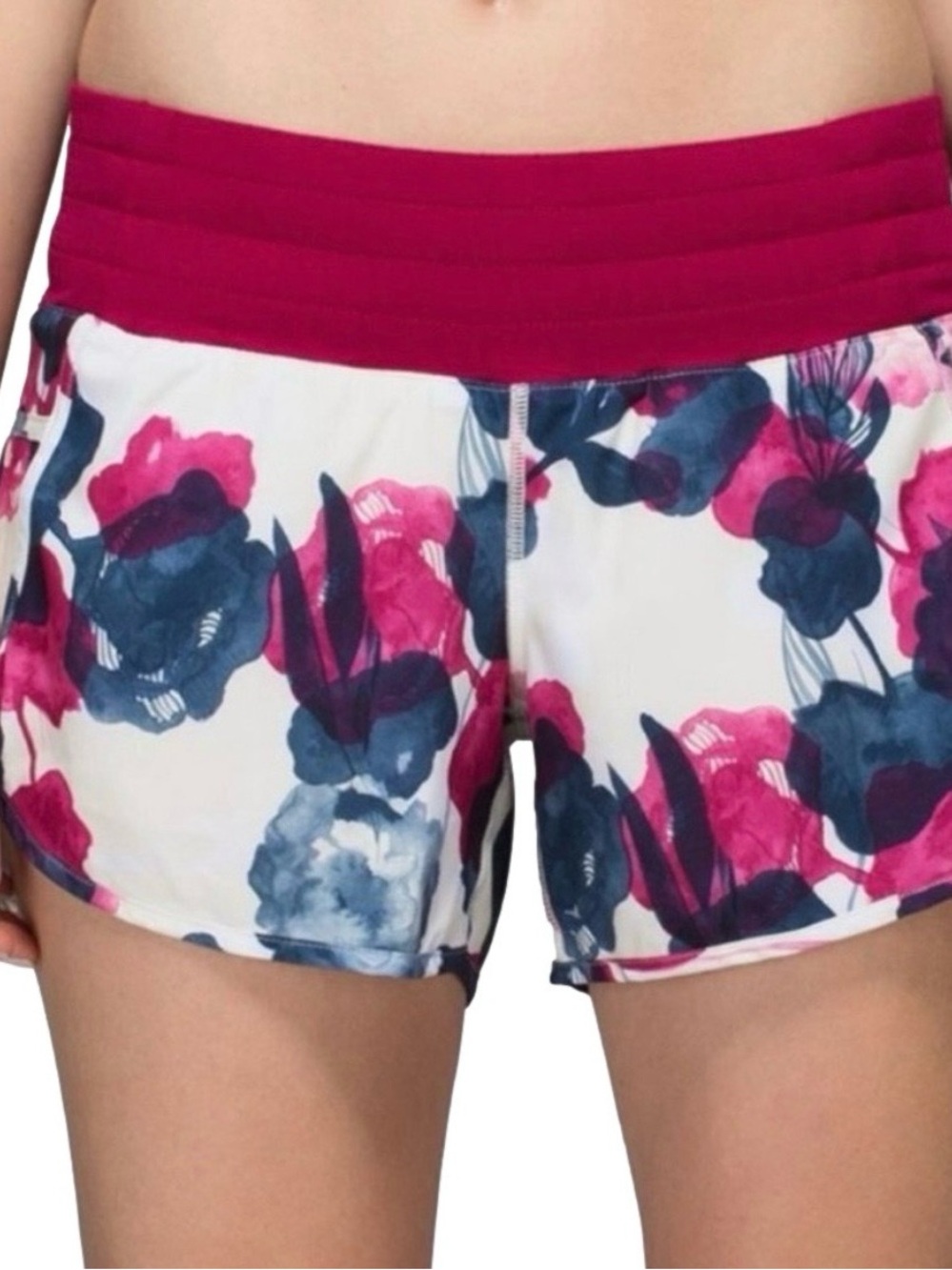 Lululemon Tracker Short ll *4”